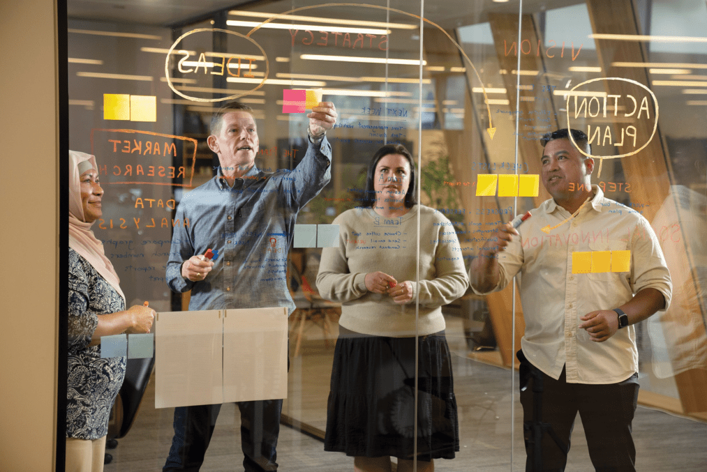 Q-SEED CQUniversity representative Steve Williams (second from left) with workshop participants. Advance Queensland grant to grow smart spending. BDmag June 2024.